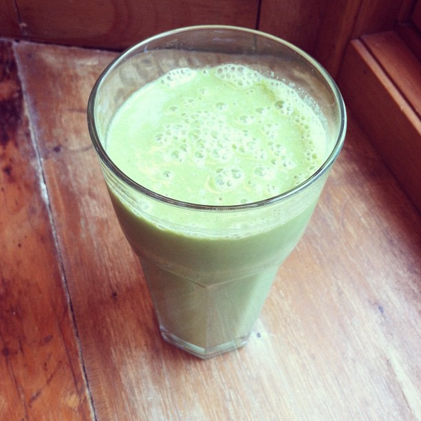 Healthy Green Aloe Breakfast Smoothie